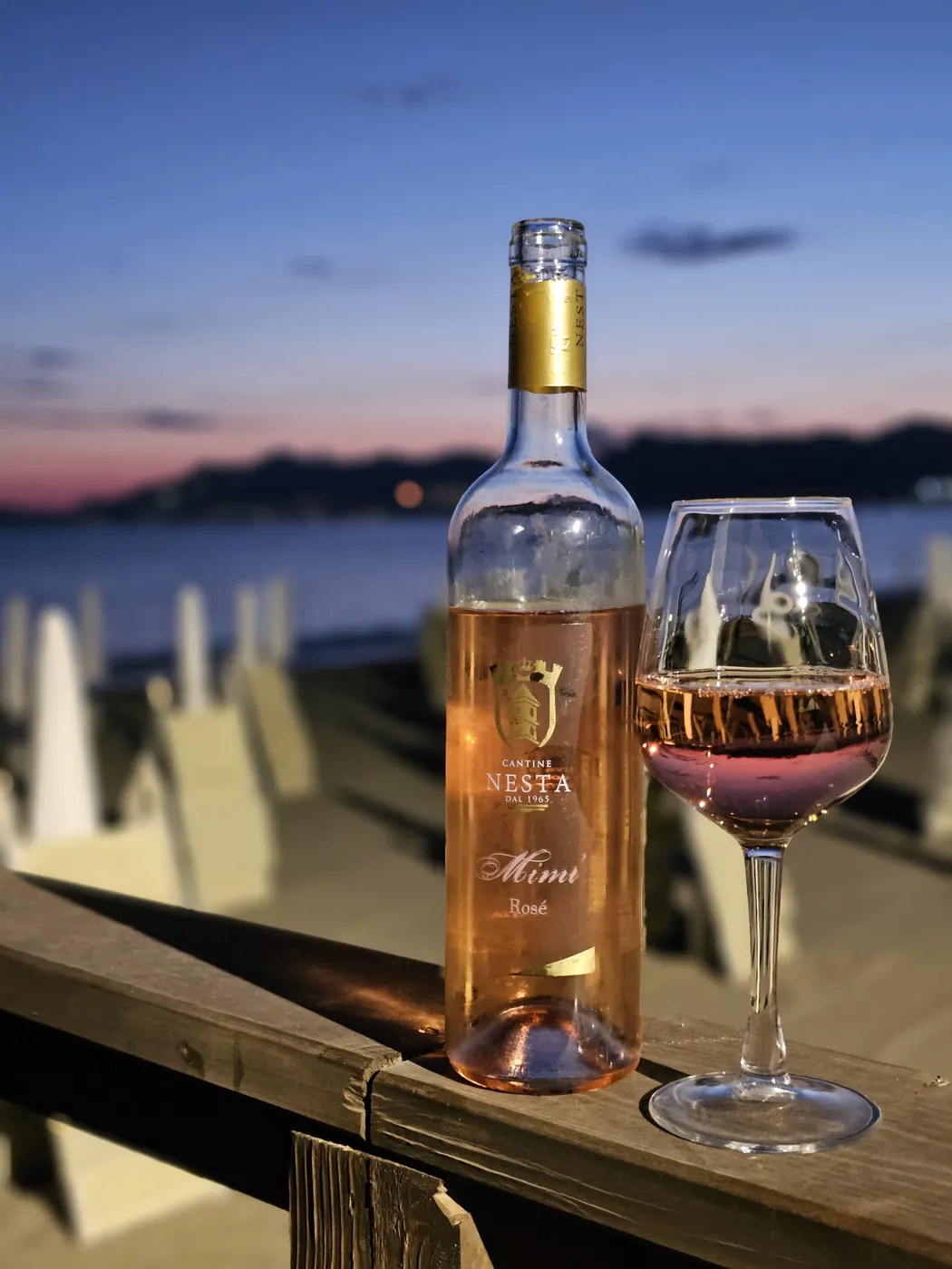 Aperitivo al tramonto sulle rotonde affacciate sul mare del Lido Riviera Spineta